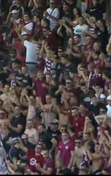 Λαϊκά δικαστήρια έξω από το AEL FC Arena (pic)