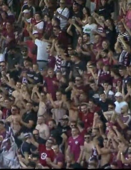 Λαϊκά δικαστήρια έξω από το AEL FC Arena (pic)