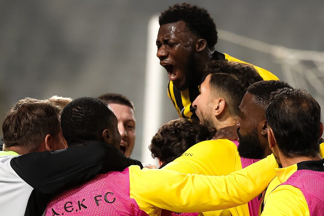 Μαθαίνει αντίπαλο για τους 16 του Conference η ΑΕΚ