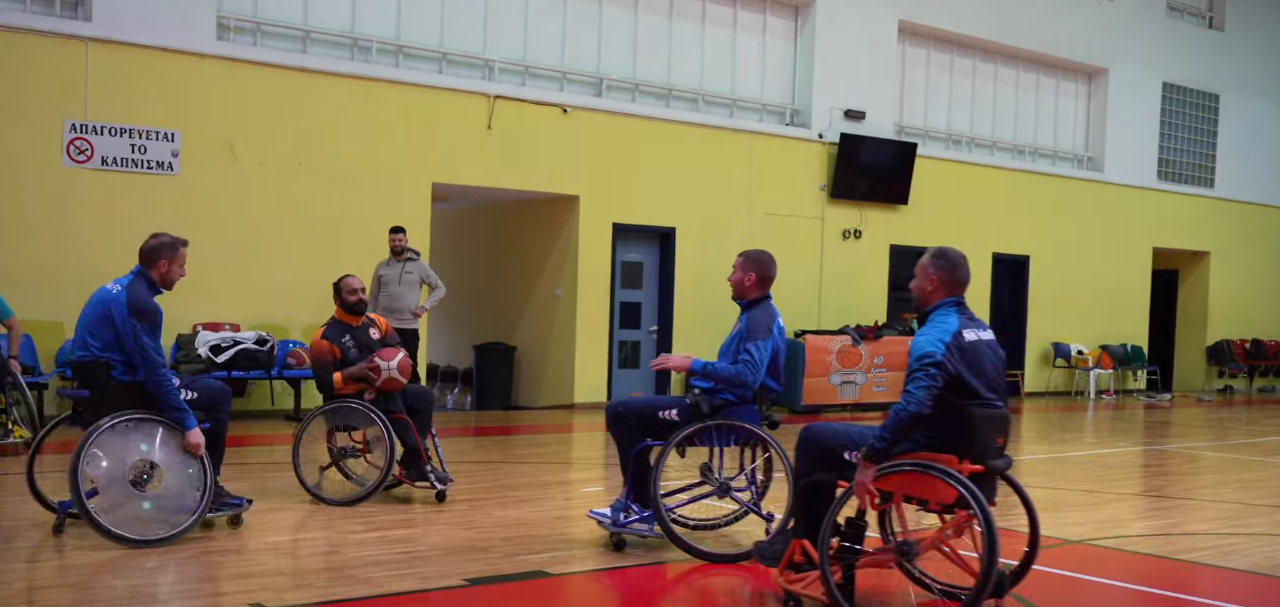 Υπέροχη κίνηση από την Νίκη – Μπάσκετ με αμαξίδιο έπαιξαν Γεωργιάδης, Έππας, Γκαραβέλης και Τζανετόπουλος