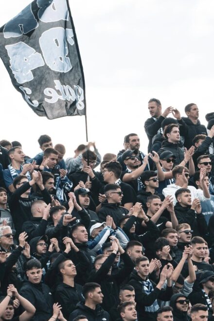 Νίκη Βόλου: Πλάνα από την αναχώρηση των εκδρομέων για Αθήνα (vid)