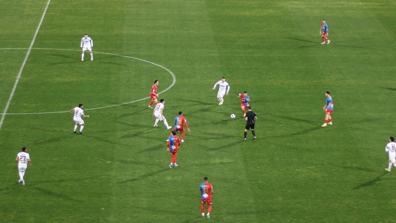 Έτσι βάφτηκε βυσσινί το ντέρμπι – Τα στιγμιότυπα του Βόλος – ΑΕΛ (vid)