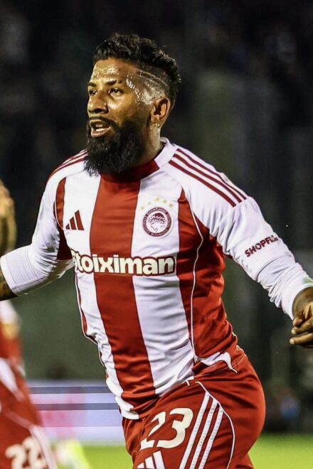 Βάφτηκε στα ερυθρόλευκα το ντέρμπι αιωνίων – Στο κυνήγι της ΑΕΚ ο Ολυμπιακός