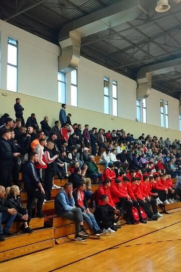 Στο πλευρό της ομάδας μπάσκετ οι οργανωμένοι του Ολυμπιακού Βόλου – «ΕΑΚ κόλαση!»