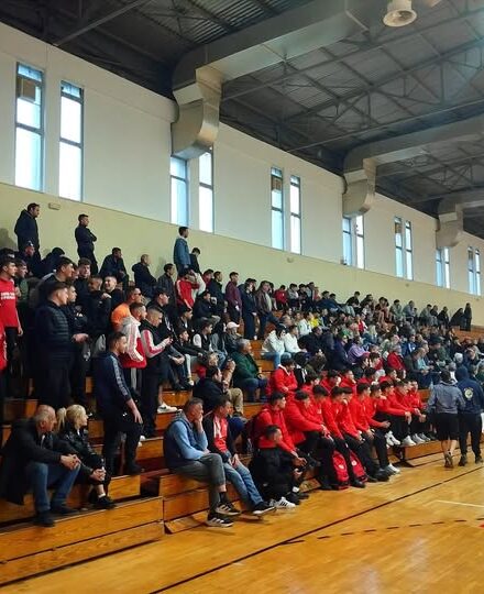 Στο πλευρό της ομάδας μπάσκετ οι οργανωμένοι του Ολυμπιακού Βόλου – «ΕΑΚ κόλαση!»